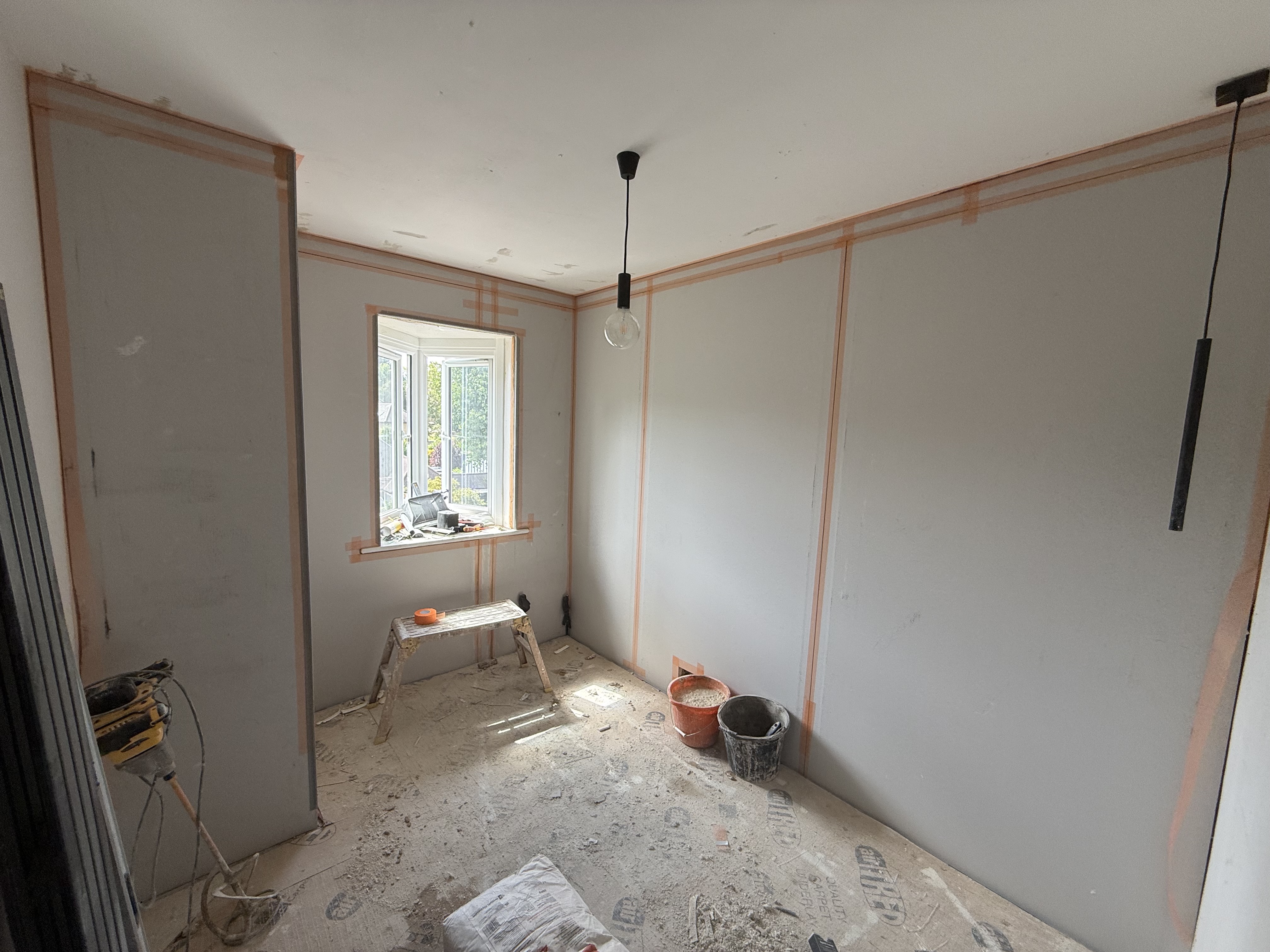 3 walls room
